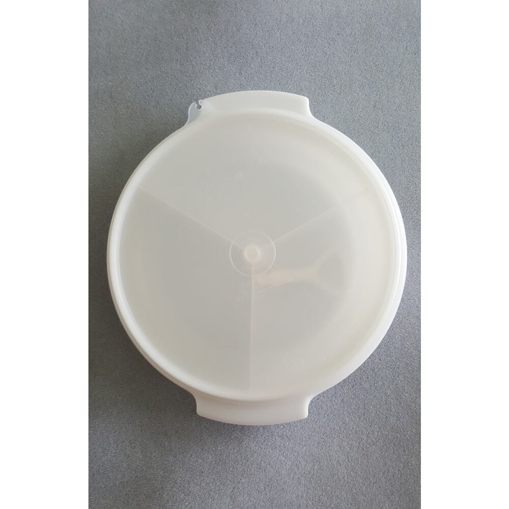 TUPPERWEAR Round Divided Relish/Snack Suzette w/cover & Handle #608 --9.5" - Picture 7 of 7